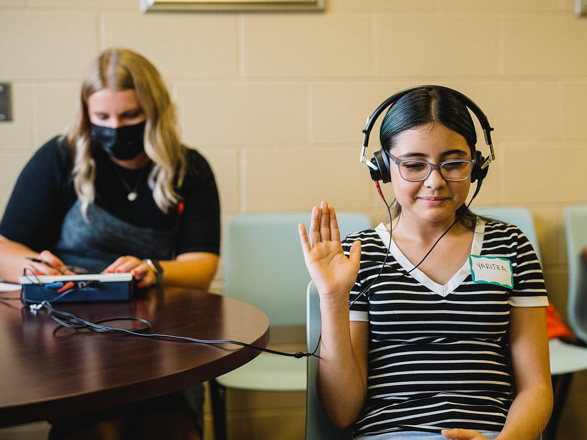 Hearing test with a student