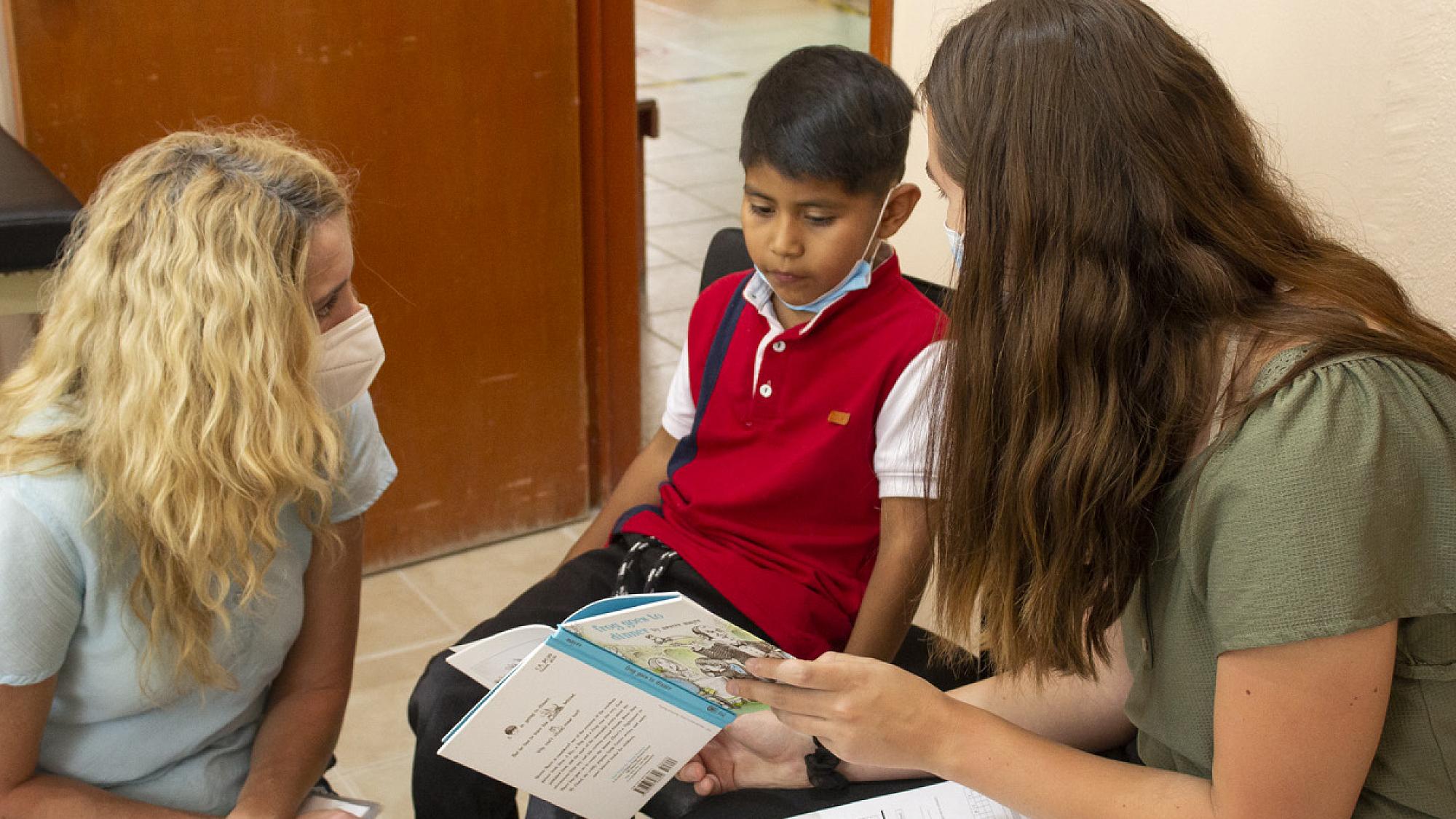 Kimberly Hales and a student conduct a speech assessment in Oaxaca