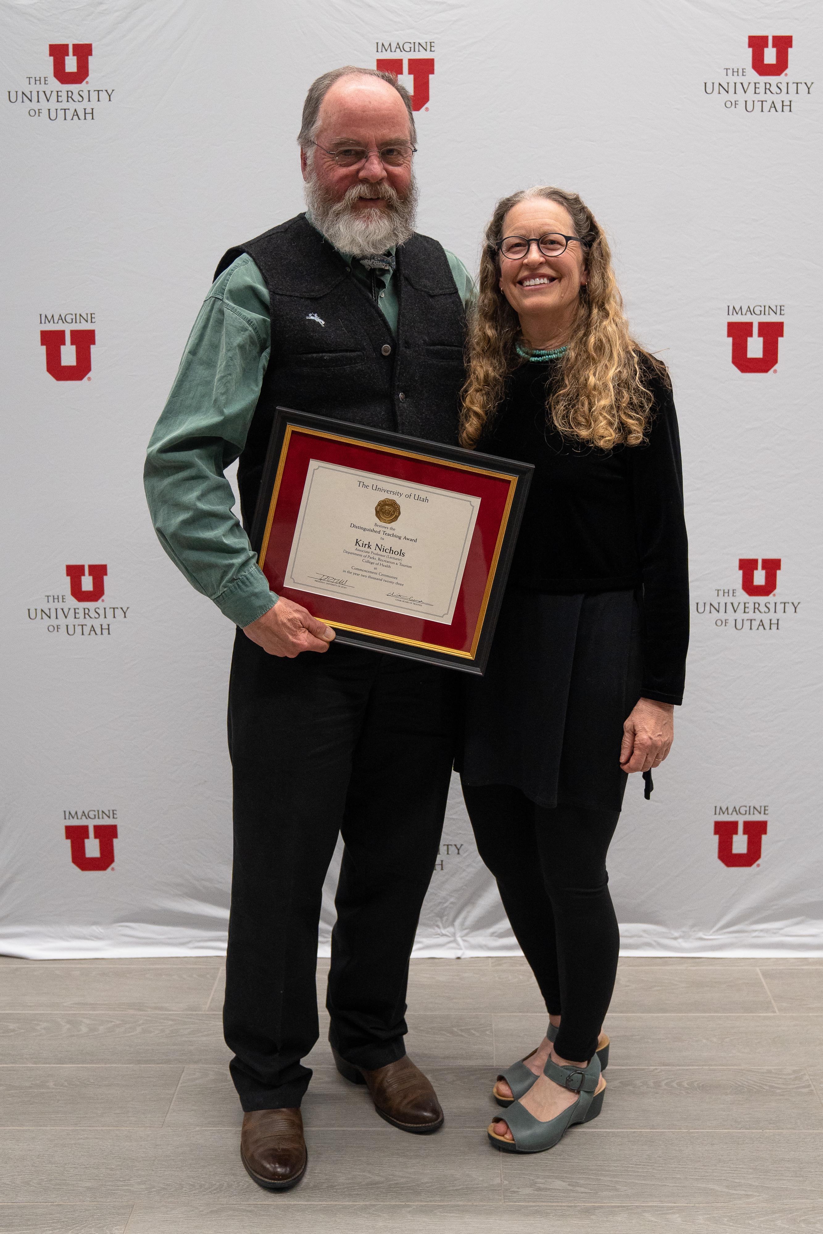 Kirk Nichols Accepting Distinguished Teaching Award