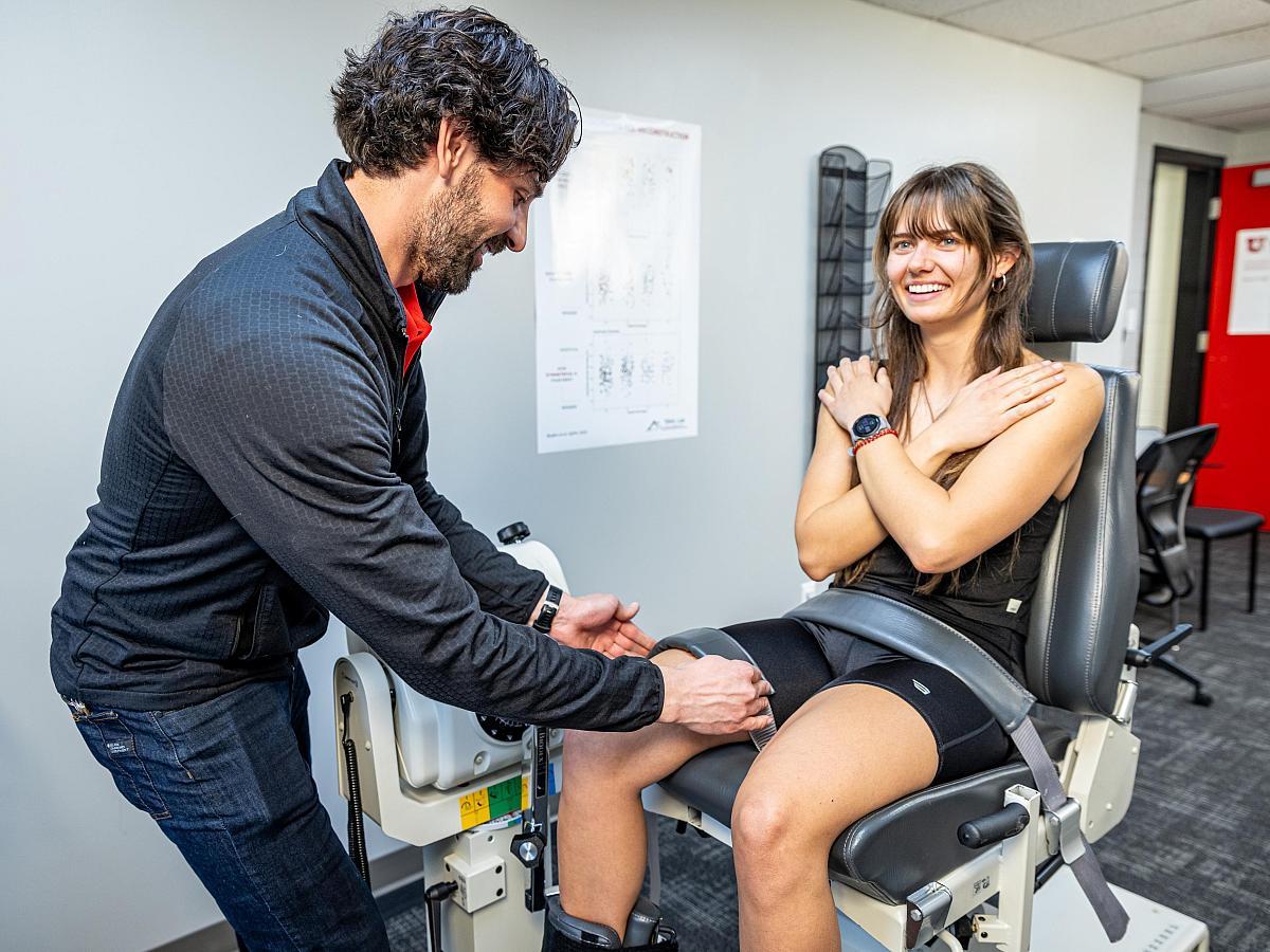 Stephen Bodkin performing an ACL test
