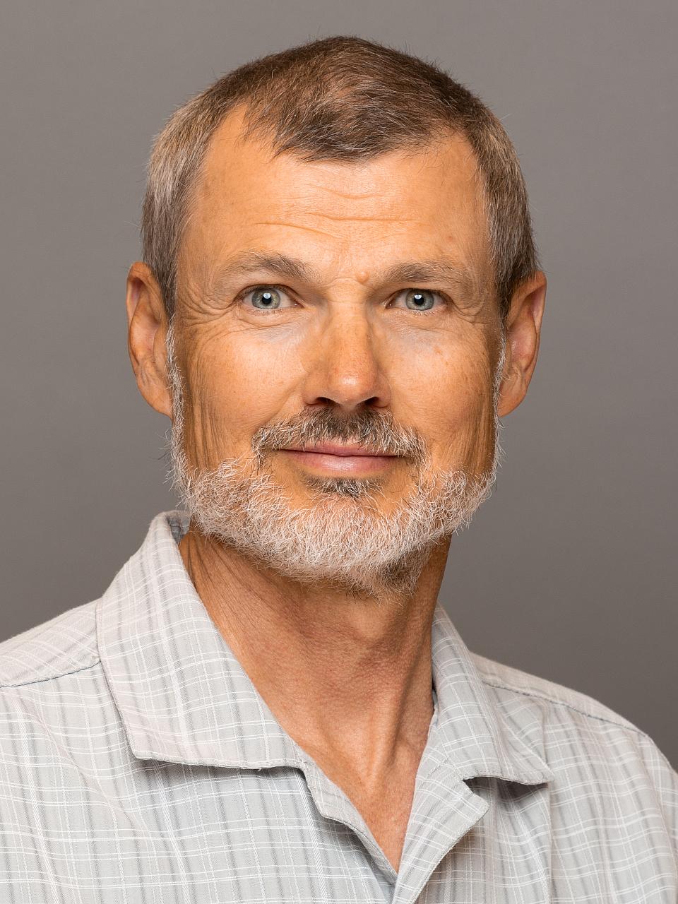 Headshot of faculty member Ed Gappmaier