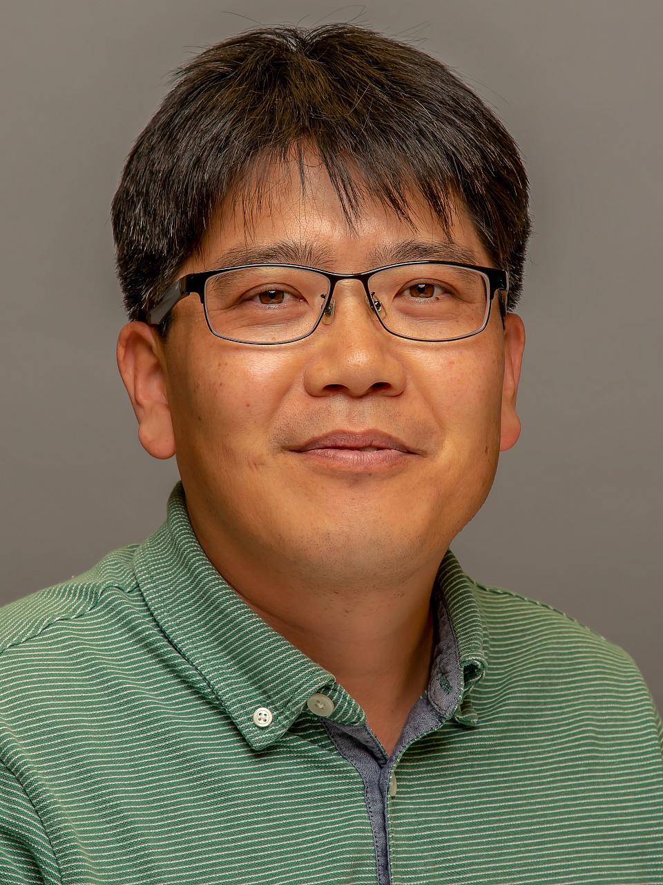 Headshot of faculty member Jaewhan Kim