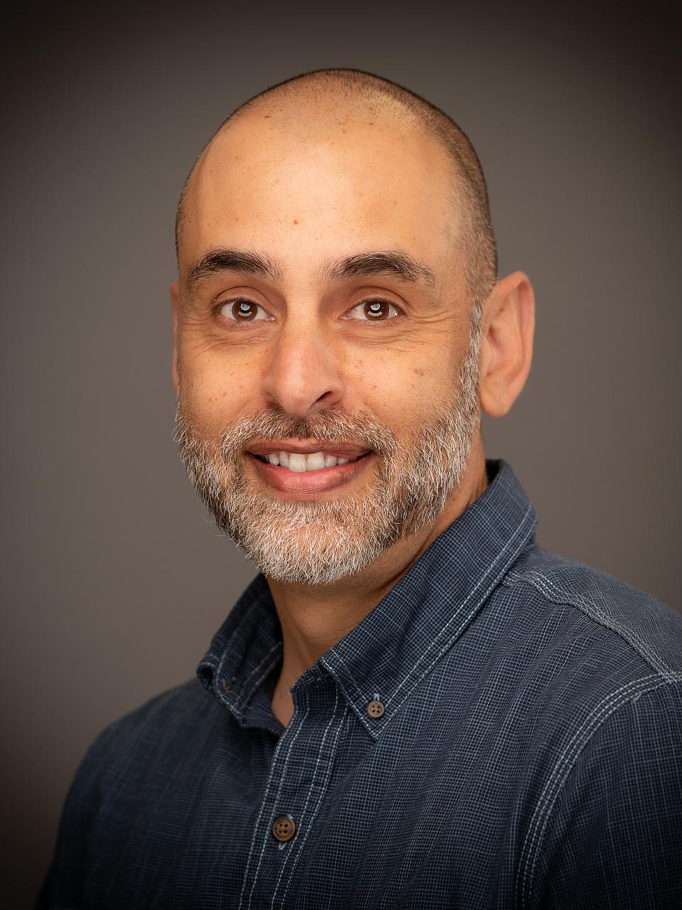 Headshot of Moses Sewell