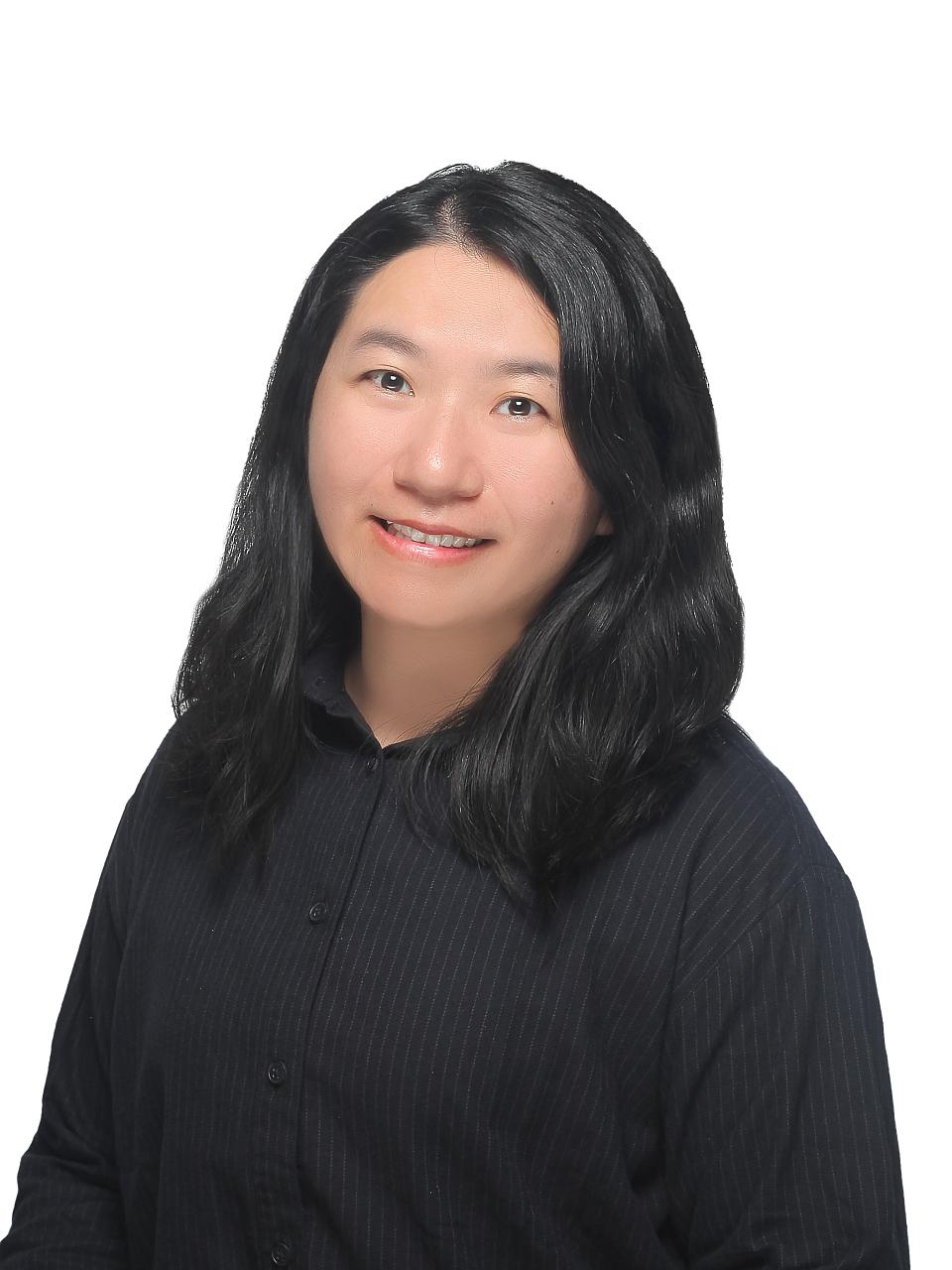 Headshot of Lin-Na Chou