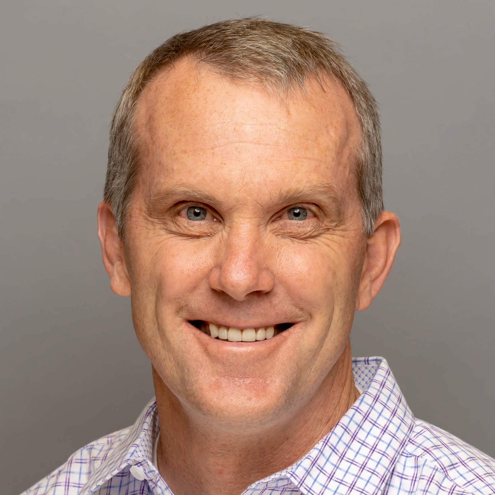 Headshot of faculty member Lee Dibble